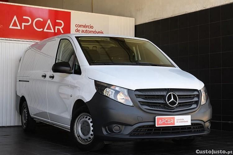 Branco Usado 2021 Mercedes Vito Monovolume | € 23.500 - Imagem 1/1