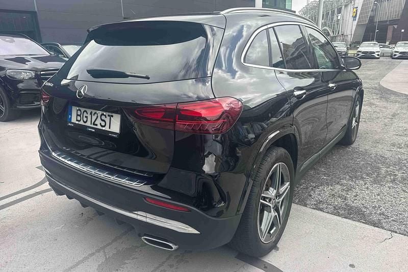 Usado Mercedes GLA180 116 HP (85 kW) 2024 Preto SUV