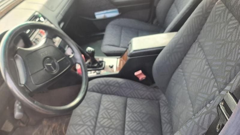 Usado 1995 Mercedes C220 Sedan | € 1.800 - Imagem 1/3