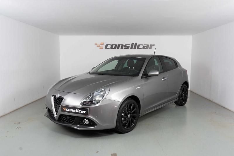 Cinza Usado 2018 Alfa Romeo Giulietta Citadino | € 13.680 (Bom preço) - Imagem 1/4