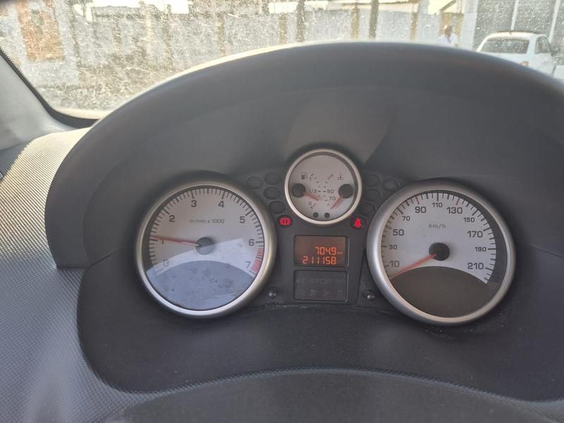 Usado Peugeot 206 60 HP (44 kW) 2010 Preto