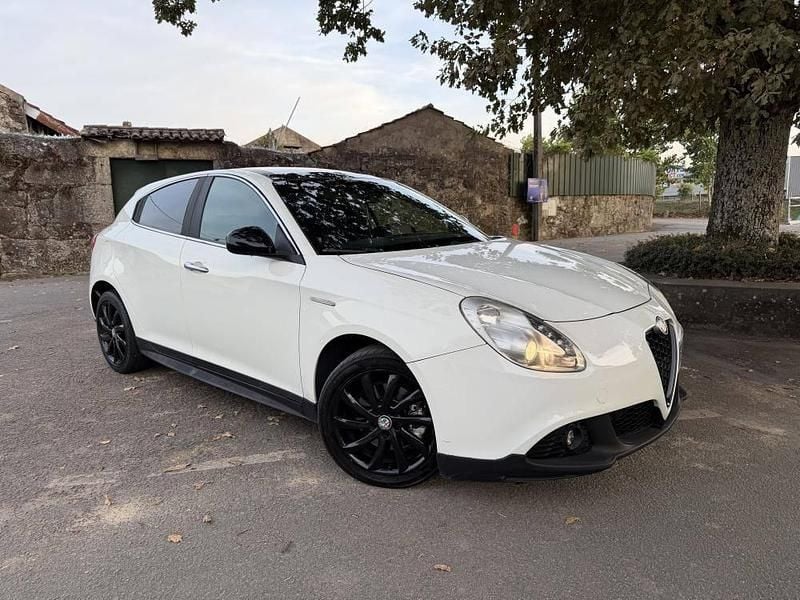 Branco Usado 2011 Alfa Romeo Giulietta Veloce Citadino | € 8.990 (Preço justo) - Imagem 1/4