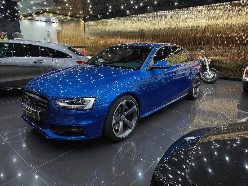 Azul Usado 2015 Audi A4 Sport Sedan | € 39.900 - Imagem 1/4