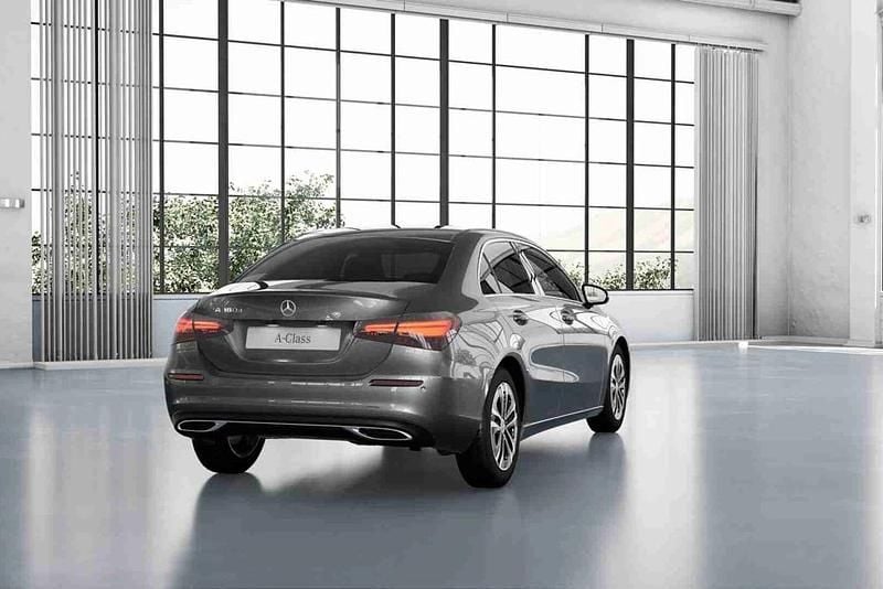 Cinzento Novo 2025 Mercedes A200 Sedan | € 47.606 - Imagem 1/4