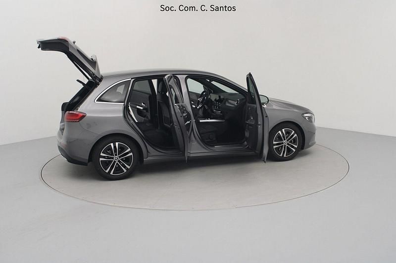 Usado Mercedes B180 Progressive 116 HP (85 kW) 2023 Cinza Monovolume