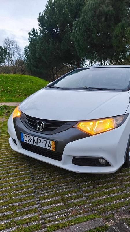 Usado Honda Civic 99 HP (72 kW) 2013 Branco Citadino