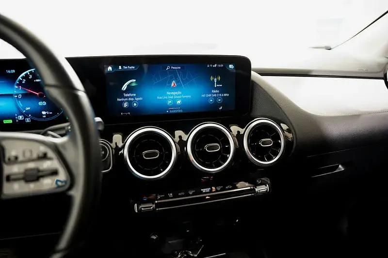 Usado Mercedes GLA250 Progressive 218 HP (160 kW) 2022 Branco SUV