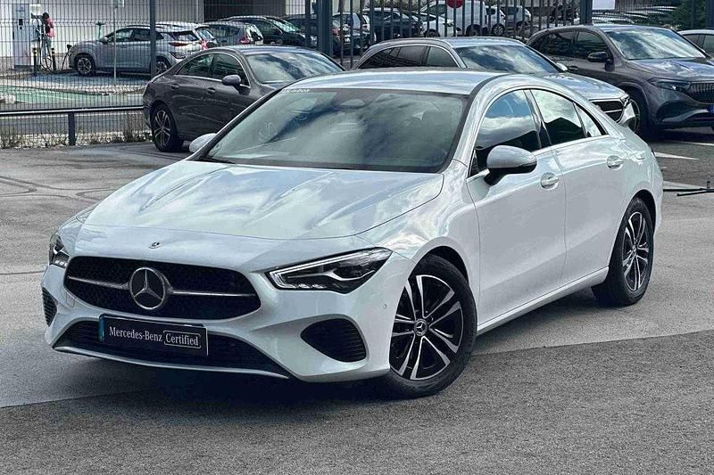 Branco Usado 2024 Mercedes 180 Sedan | € 42.900 (Preço justo) - Imagem 1/4