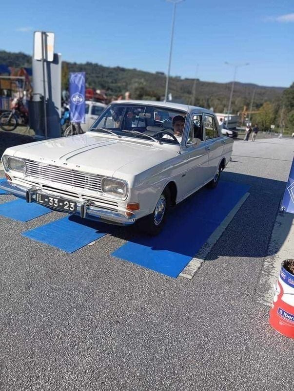 Usado Ford Taunus 75 HP (55 kW) 1968 Branco