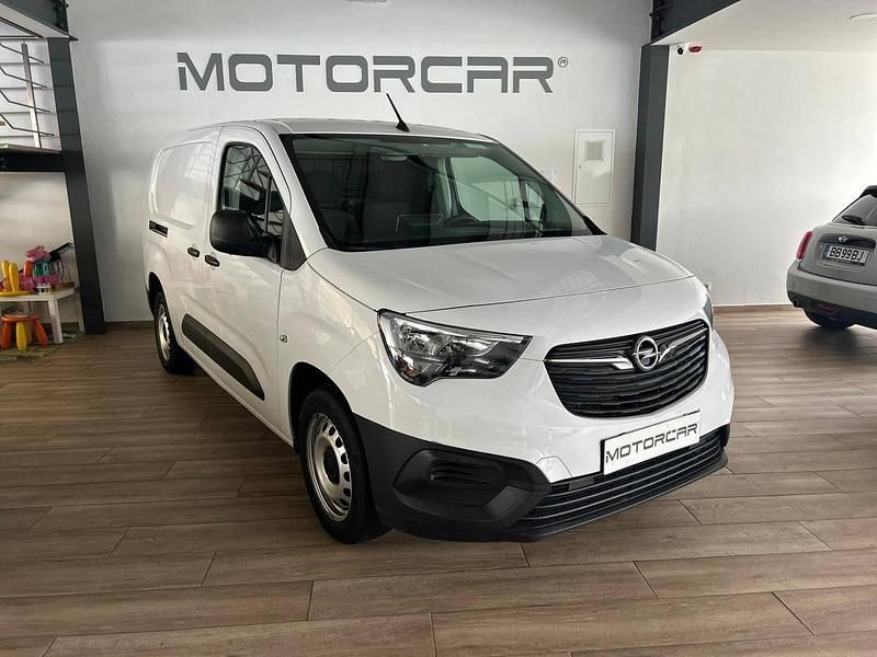 Usado Opel Combo Enjoy 102 HP (75 kW) 2023 Branco Sedan