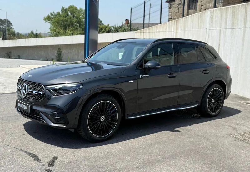 Cinza Novo 2025 Mercedes GLC300 SUV | € 76.500 - Imagem 1/4