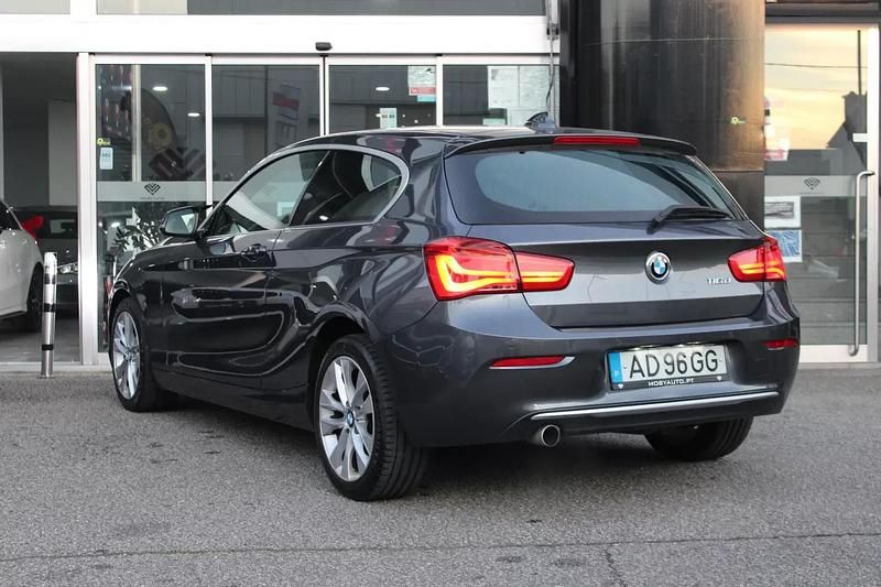 Usado BMW 116 Sport Line 116 HP (85 kW) 2016 Cinzento Citadino