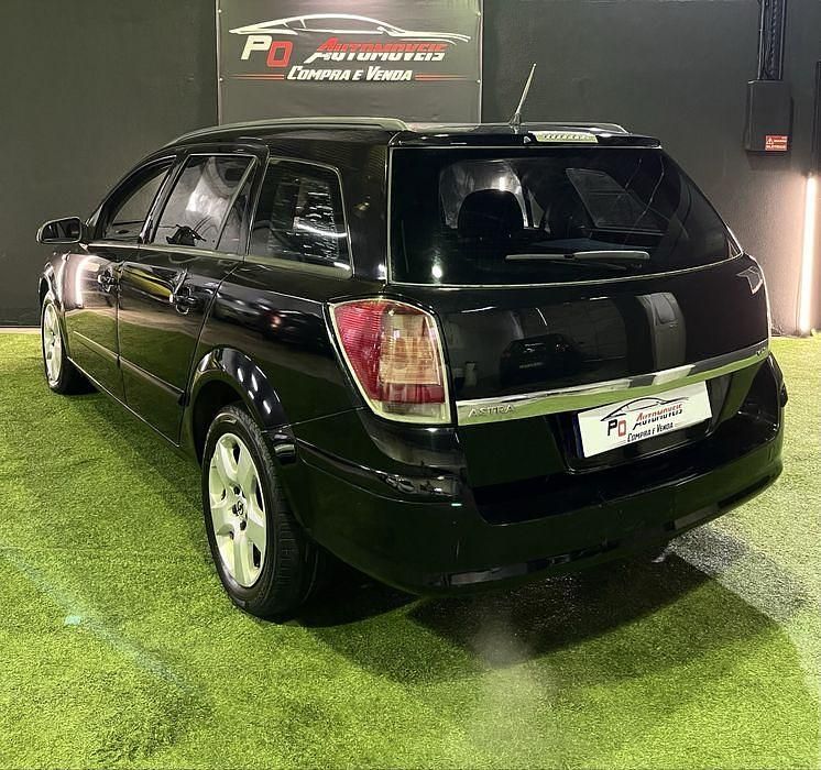 Usado Opel Astra Cosmo 90 HP (66 kW) 2006 Sedan