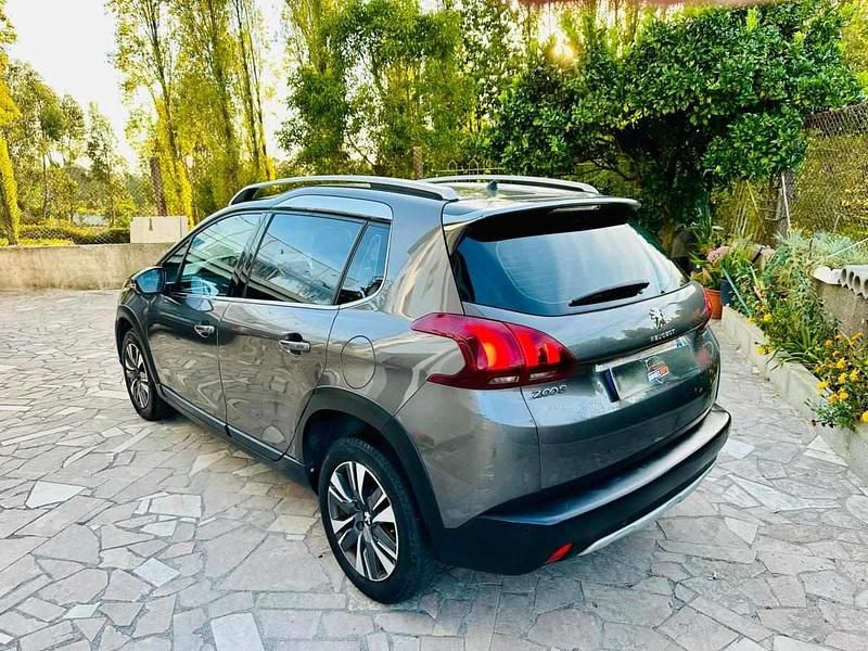 Usado Peugeot 2008 110 HP (80 kW) 2016 Cinzento SUV