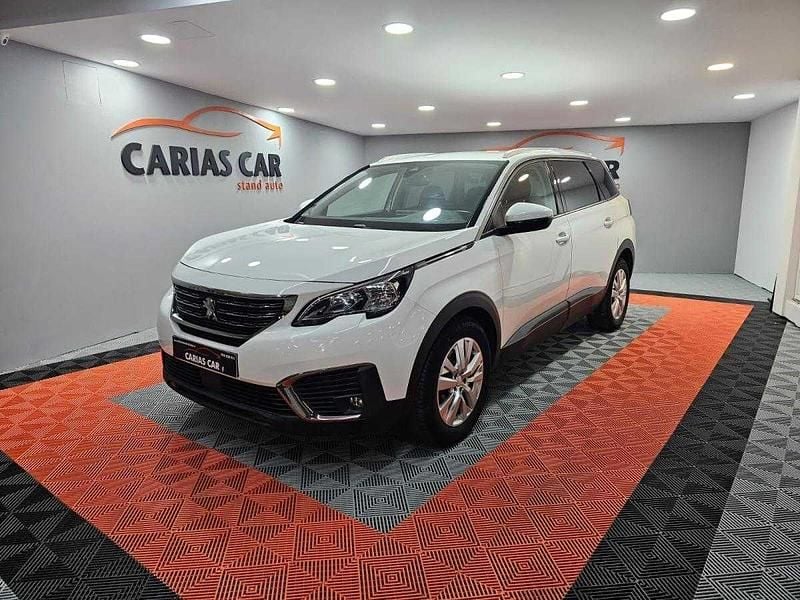 Usado Peugeot 5008 Allure 130 HP (95 kW) 2019 Branco Monovolume
