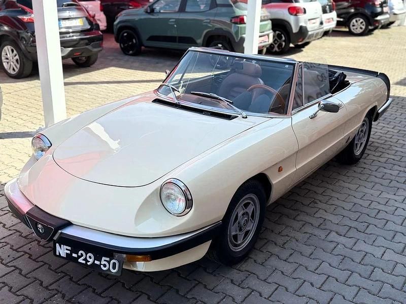 Usado Alfa Romeo Spider 130 HP (95 kW) 1983 Outro Cabrios