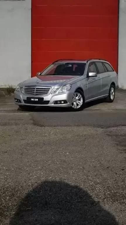Usado Mercedes E220 Avantgarde 170 HP (125 kW) 2010 Cinzento Carrinha