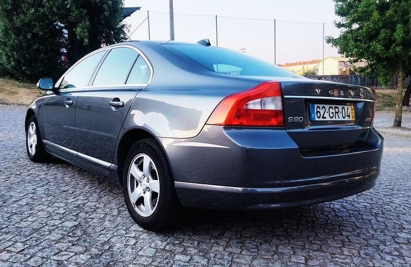 Usado 2008 Volvo S80 Momentum Sedan | € 8.250 - Imagem 1/4