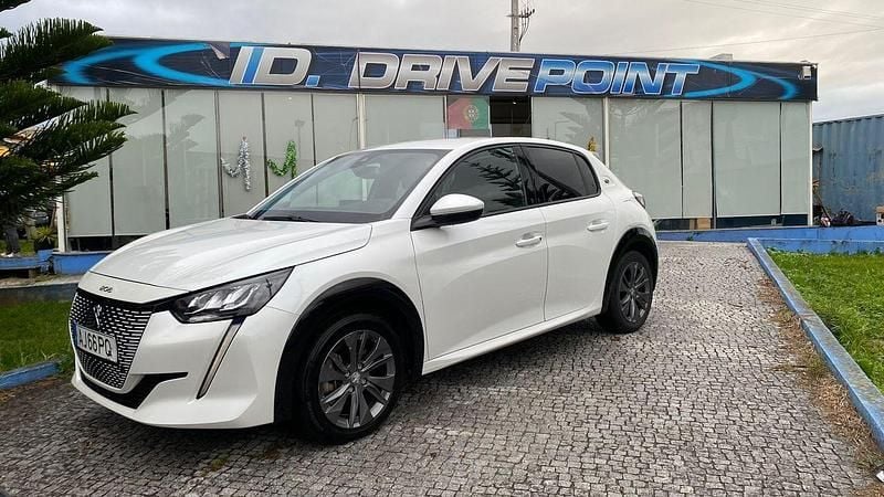 Branco Usado 2021 Peugeot e-208 Allure Citadino | € 16.900 (Preço justo) - Imagem 1/4