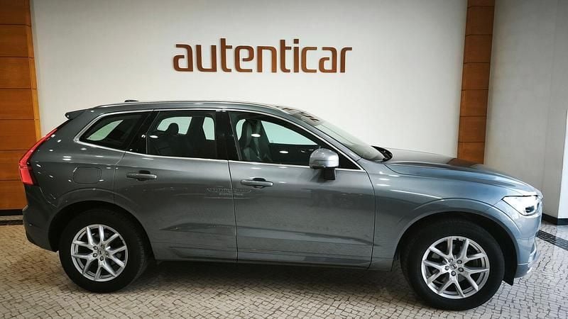 Usado Volvo XC60 Momentum 150 HP (110 kW) 2020 Cinza SUV