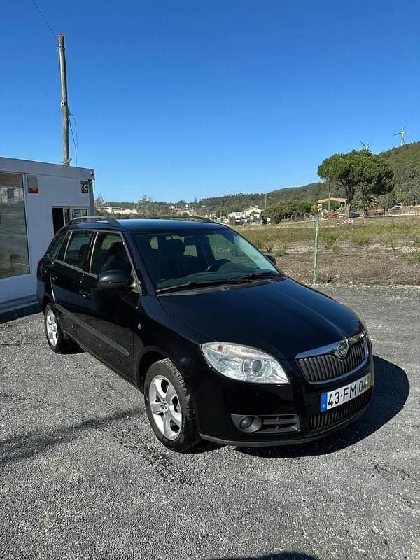 Preto Usado 2008 Skoda Fabia Ambiente | € 3.900 (Preço justo) - Imagem 1/4