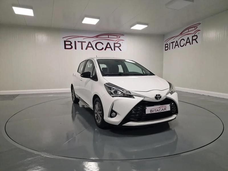 Usado Toyota Yaris 69 HP (50 kW) 2018 Branco