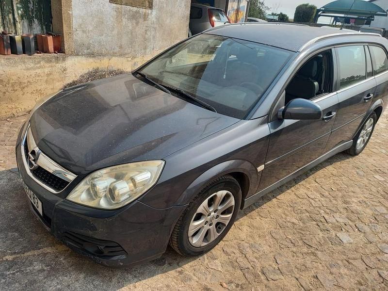Usado 2007 Opel Vectra Sedan | € 2.800 - Imagem 1/4