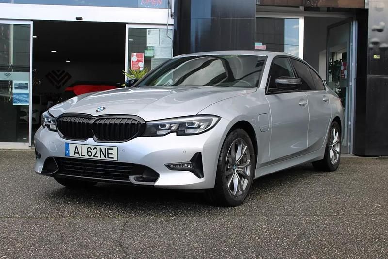 Usado BMW 320e 204 HP (150 kW) 2021 Cinza prata Sedan