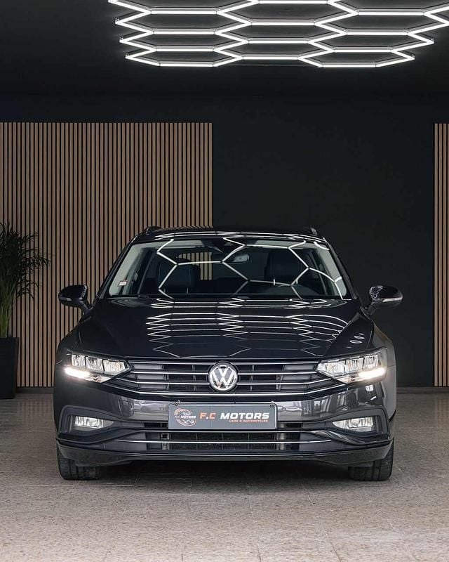 Cinzento Usado 2019 VW Passat Carrinha | € 20.950 (Preço justo) - Imagem 1/2