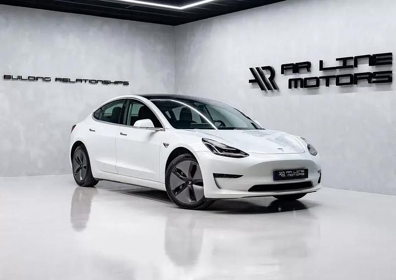 Branco Usado 2020 Tesla Model 3 Sedan | € 29.950 (Preço justo) - Imagem 1/4