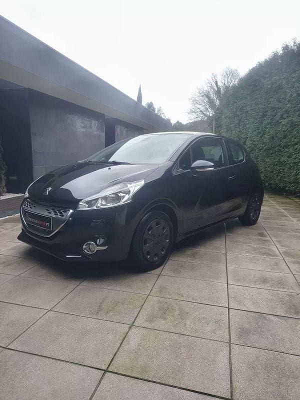 Preto Usado 2013 Peugeot 208 Active Citadino | € 8.900 (Bom preço) - Imagem 1/4
