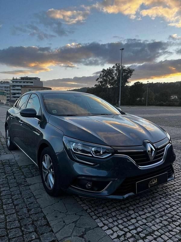 Cinzento Usado 2018 Renault Mégane IV Citadino | € 14.999 (Bom preço) - Imagem 1/4