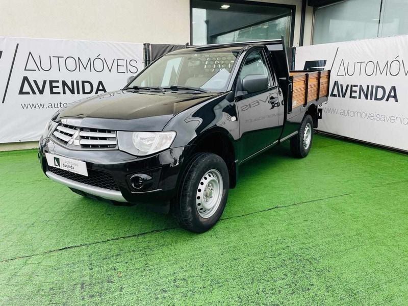 Preto Usado 2015 Mitsubishi L200 Inform Pickup | € 23.000 - Imagem 1/4