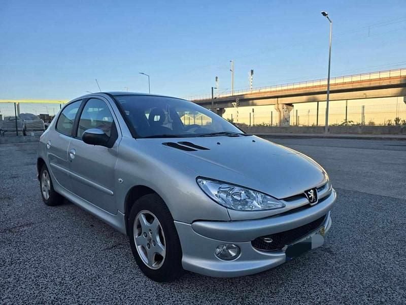 Cinzento Usado 2005 Peugeot 206 | € 4.500 (Preço elevado) - Imagem 1/4