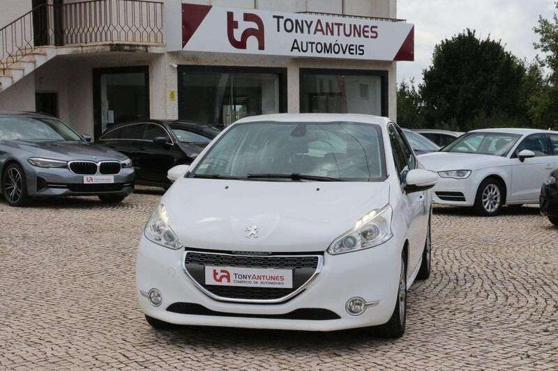 Branco Usado 2013 Peugeot 208 Allure Citadino | € 9.900 (Preço justo) - Imagem 1/4