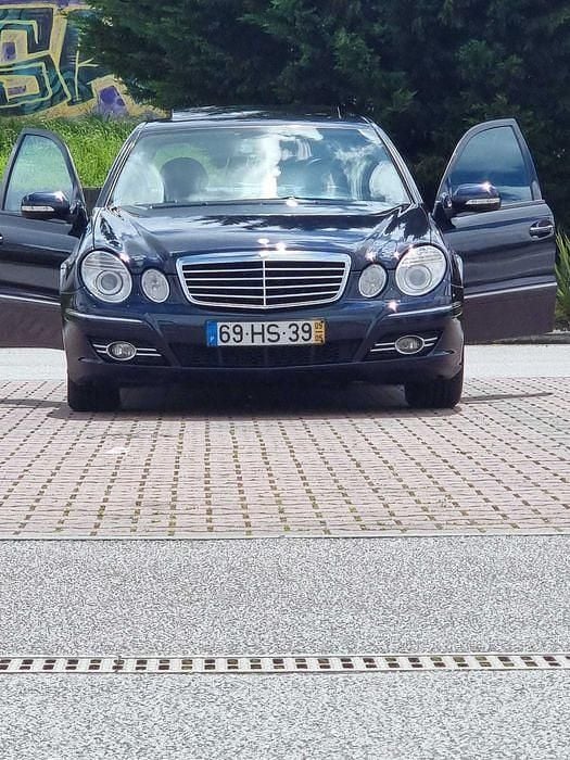 Usado 2009 Mercedes E220 Sedan | € 9.500 - Imagem 1/4