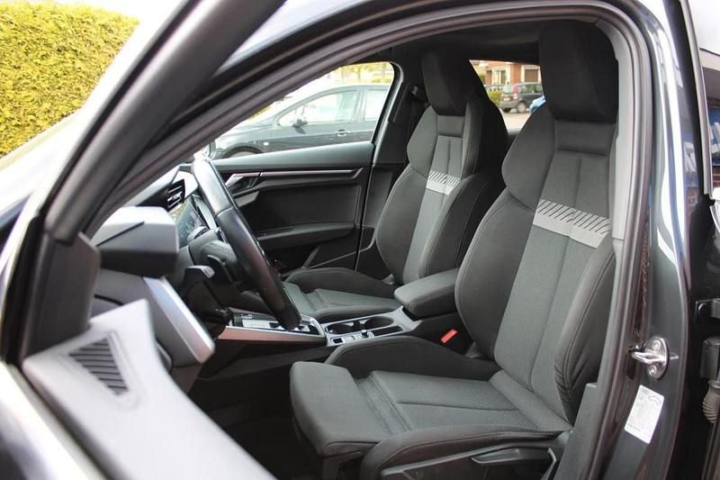 Usado Audi A3 e-tron 116 HP (85 kW) 2021 Cinzento Citadino