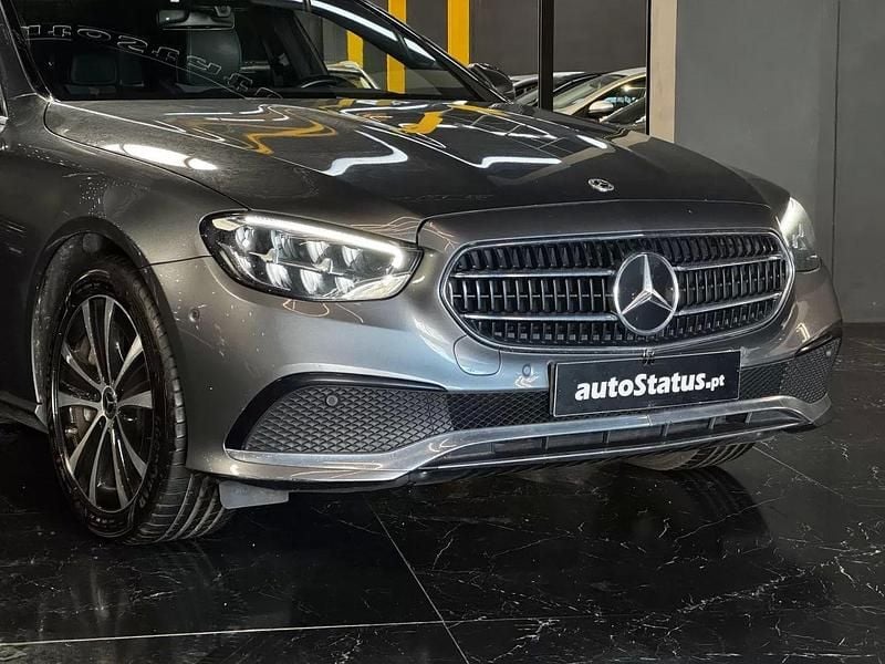 Cinzento Usado 2023 Mercedes E300 Avantgarde SUV | € 44.990 (Preço elevado) - Imagem 1/2