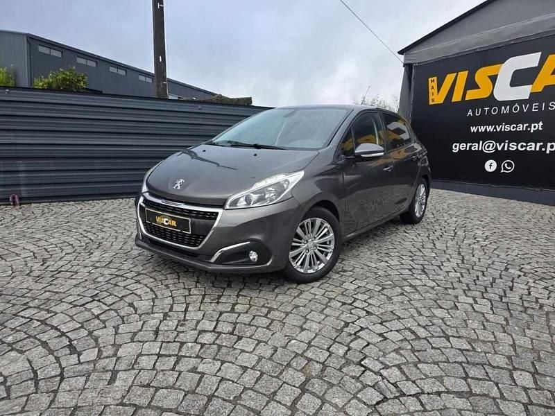 Cinzento Usado 2018 Peugeot 208 Citadino | € 10.990 (Preço justo) - Imagem 1/4