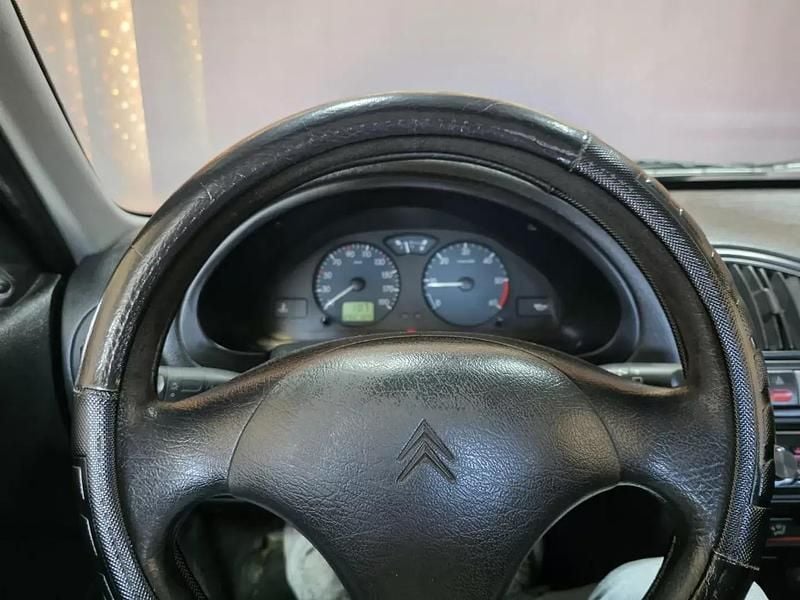 Usado Citroën Saxo 42 HP (30 kW) 2000 Branco Citadino