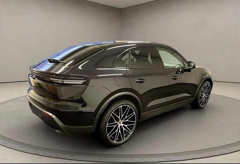 Usado Porsche Macan 300 kW (408 HP) 2024 Preto SUV