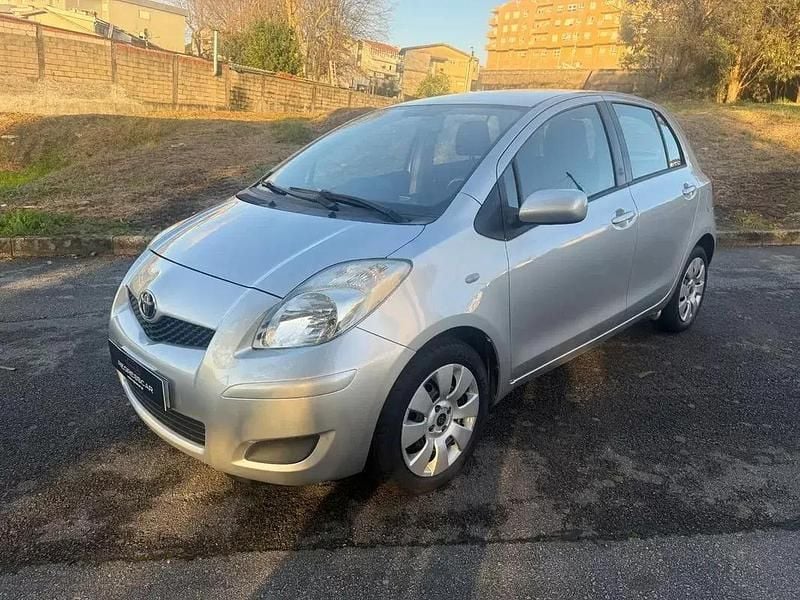 Cinza antracite Usado 2009 Toyota Yaris Comfort | € 6.550 (Preço justo) - Imagem 1/4