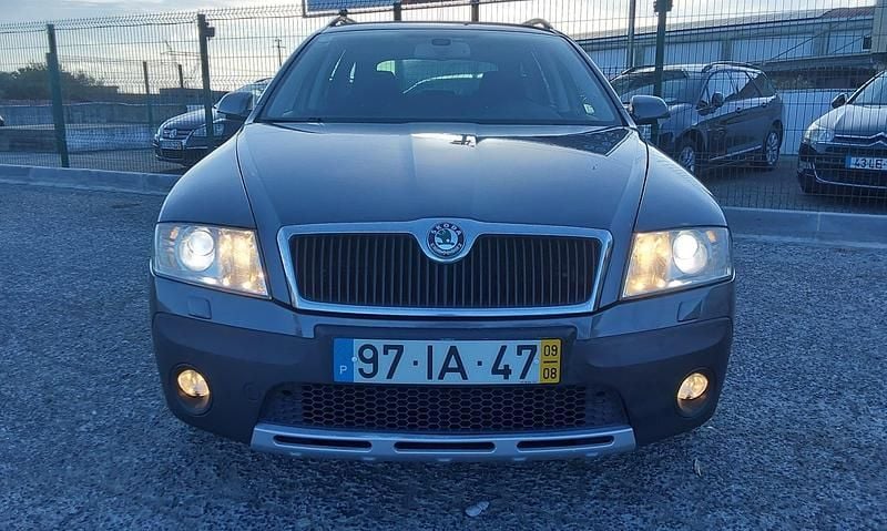 Usado Skoda Octavia Scout 4x4 140 HP (102 kW) 2009 Cinza Carrinha