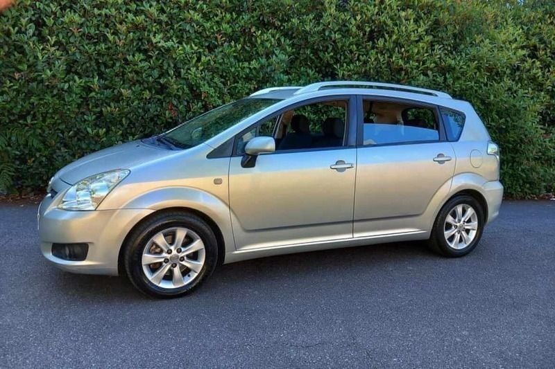 Usado Toyota Corolla Sol 136 HP (100 kW) 2008 Cinzento Monovolume