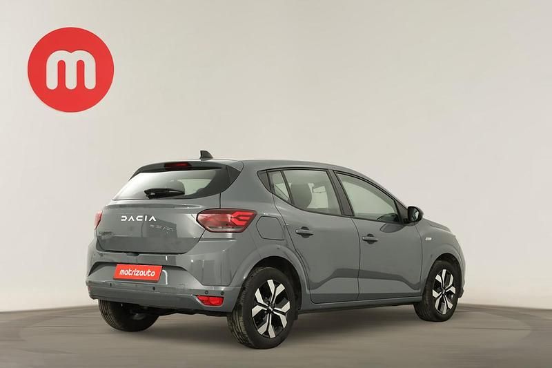 Usado Dacia Sandero Comfort Plus 101 HP (74 kW) 2025 Cinzento