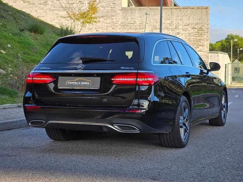 Usado Mercedes E300 306 HP (225 kW) 2022 Preto