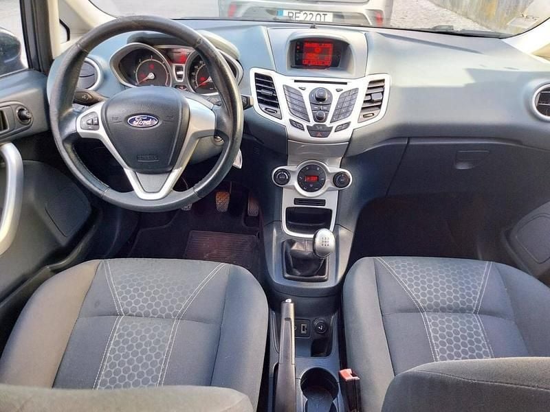 Usado Ford Fiesta 70 HP (51 kW) 2009 Cinzento Citadino