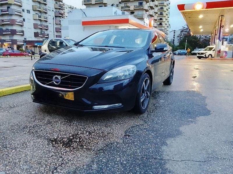 Usado Volvo V40 115 HP (84 kW) 2015 Sedan