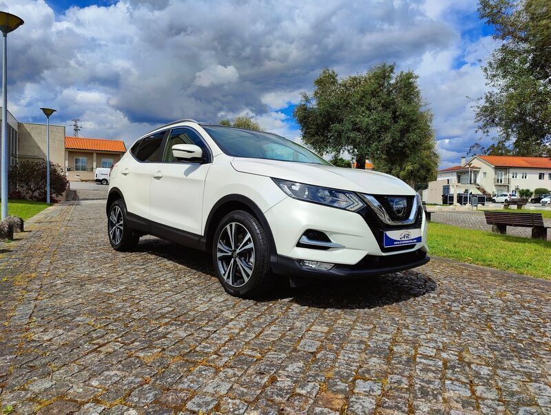 Branco Usado 2018 Nissan Qashqai N-Connecta SUV | € 17.950 (Preço justo) - Imagem 1/4