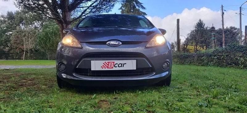 Usado Ford Fiesta 68 HP (50 kW) 2010 Cinza antracite Citadino